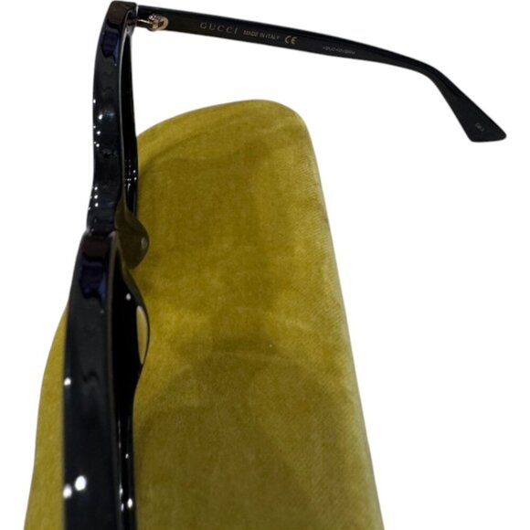 New Gucci Classic Logo Sunglasses - case and box, Authentic - Picture 6 of 7